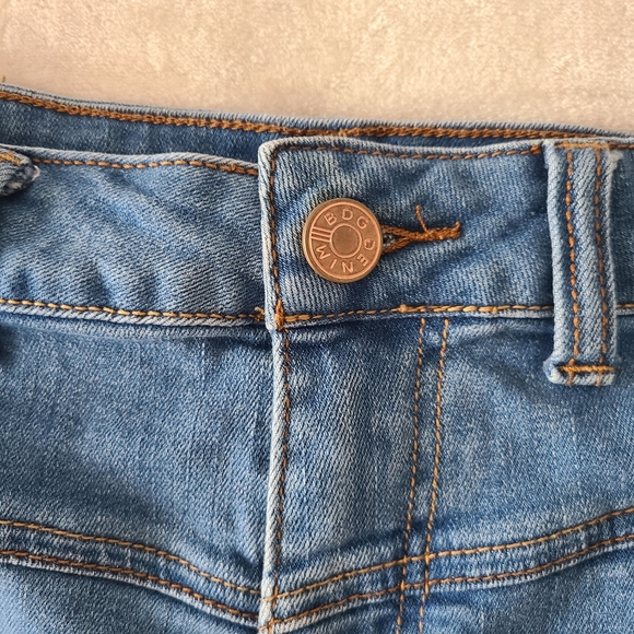 UO BDG Super hide rise seam shorts - Picture 2 of 5